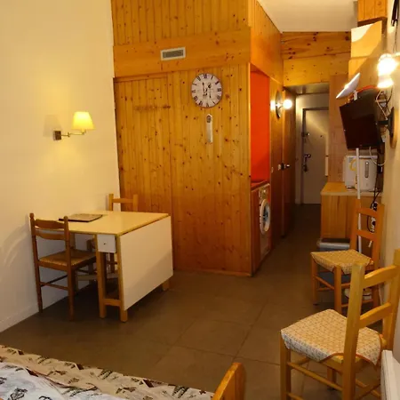 Grand Arbois - 4 Personnes Au Coeur De La Station D'arc 1800 Dans Le Village Des Villards, Proche Des Pistes Et Des Commerces Mae-1957 Apartment